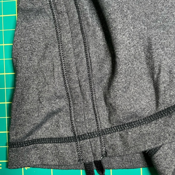 Side Pull Strings Tank (M) - Picture 3 of 11